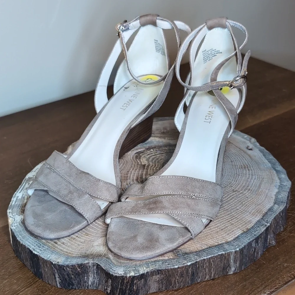 NINE WEST Tan Suede wedge heel Sz 9M